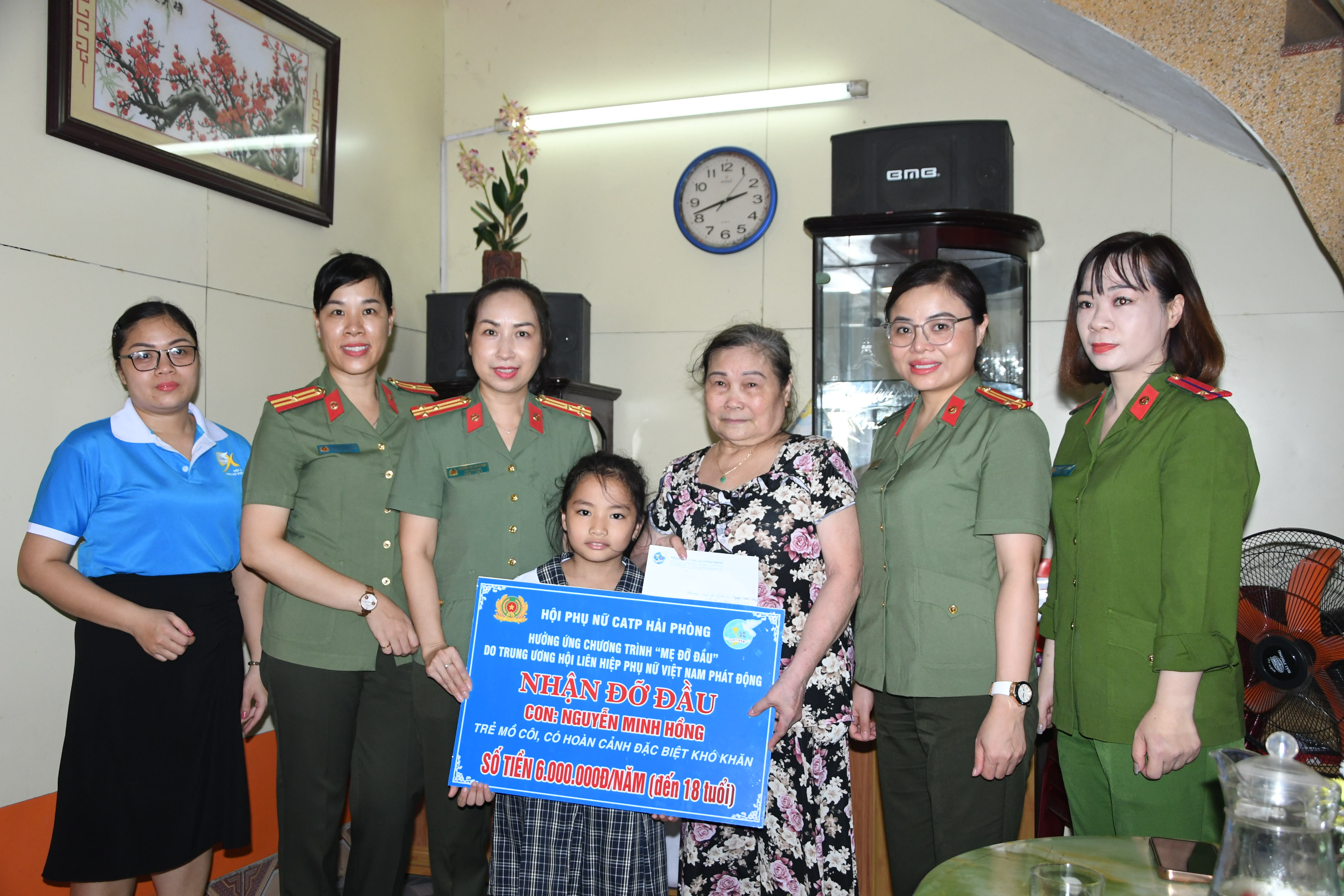 Các cấp Hội phụ nữ CATP: Nhận đỡ đầu 17 trẻ em có hoàn cảnh khó khăn